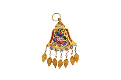 Lot 22 - A POLYCHROME-PAINTED ENAMELLED GOLD PENDANT WITH A QAJAR MAIDEN