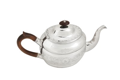 Lot 431 - A large George III Irish provincial silver teapot, Cork circa 1790 by Samuel Green