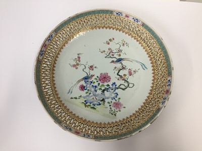 Lot 216 - A CHINESE EXPORT FAMILLE-ROSE RETICULATED 'BIRDS' DISH