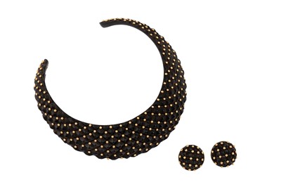 Lot 210 - Antonia Miletto Ι An ebony necklace and earclip suite