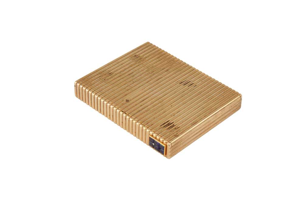 Lot 59 - Cartier | A gold and sapphire compact, 1941-42