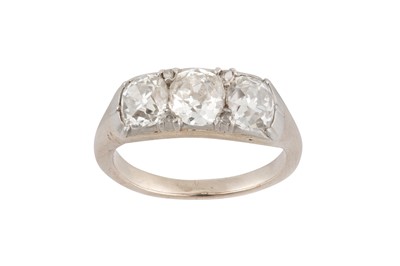 Lot 63 - A three-stone diamond ring