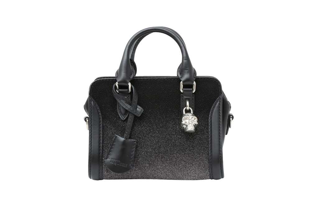 Bowling Bag Alexander Mcqueen Small Padlock Leather Shoulder Bag Lot 618 Alexander McQueen Black Glitter Mini Skull Bowling Bag Alexander Mcqueen Small Padlock Leather Shoulder Bag Lot 618 Alexander McQueen Black Glitter Mini Skull