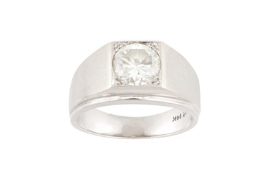 Lot 106 - A diamond single-stone ring