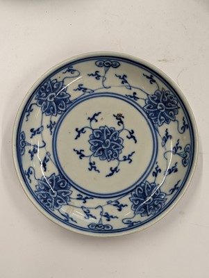 Lot 170 - A GROUP OF FOUR CHINESE BLUE AND WHITE DISHES