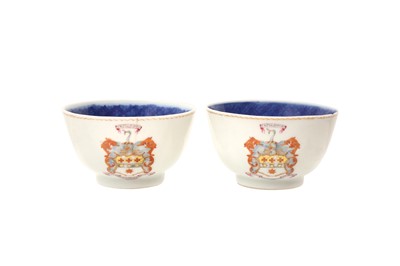 Lot 13 - A PAIR OF CHINESE EXPORT FAMILLE-ROSE ARMORIAL SMALL BOWLS