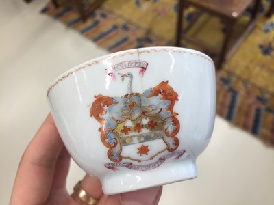 Lot 210 - A PAIR OF CHINESE EXPORT FAMILLE-ROSE ARMORIAL SMALL BOWLS
