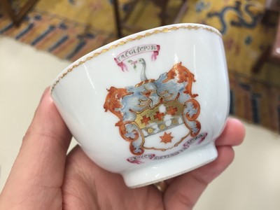Lot 210 - A PAIR OF CHINESE EXPORT FAMILLE-ROSE ARMORIAL SMALL BOWLS