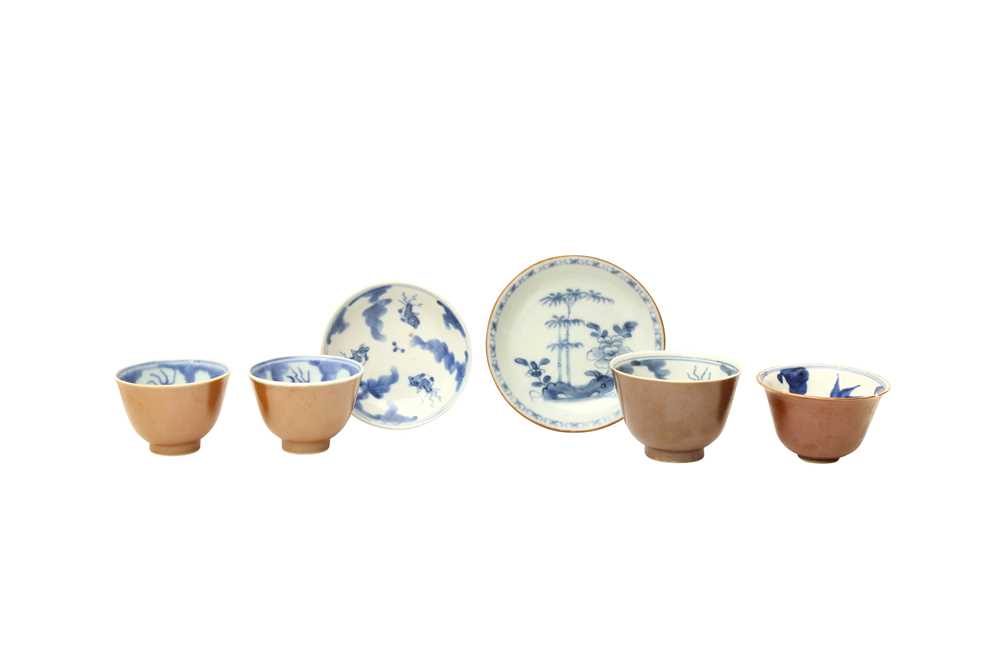 Lot 211 - A GROUP OF CHINESE BLUE AND WHITE TEA BOWLS AND SAUCERS