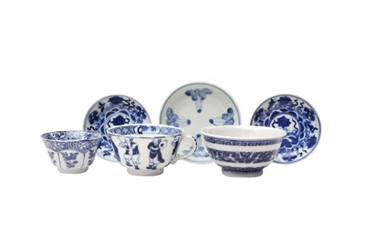 Lot 422 - A GROUP OF THREE CHINESE BLUE AND WHITE CUPS AND THREE SMALL DISHES