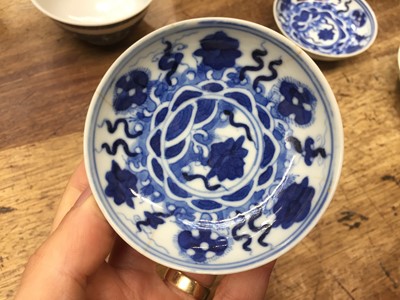 Lot 422 - A GROUP OF THREE CHINESE BLUE AND WHITE CUPS AND THREE SMALL DISHES