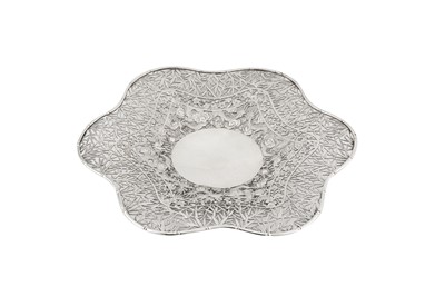 Lot 182 - A late 19th / early 20th century Chinese Export silver fruit dish, Canton circa 1900 by Qui Ji, retailed by Wang Hing