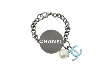 Lot 578 - Chanel Ivory Pearl Disc Logo Bracelet