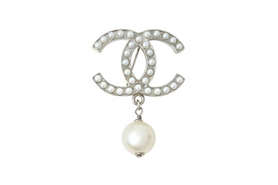 Lot 467 - Chanel Ivory Pearl Drop CC Brooch