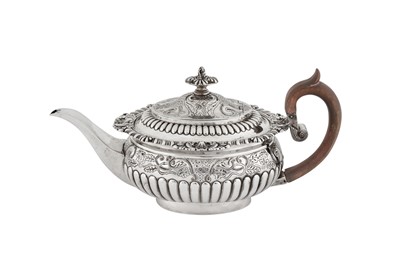 Lot 463 - A George III sterling silver teapot, London 1813 by Samuel Hennell and John Edward Terry