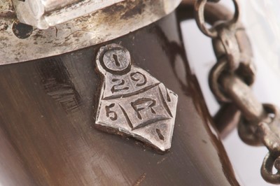 Lot 19 - A Victorian Scottish unmarked silver and quartz mounted vinaigrette horn, circa 1873