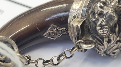 Lot 19 - A Victorian Scottish unmarked silver and quartz mounted vinaigrette horn, circa 1873
