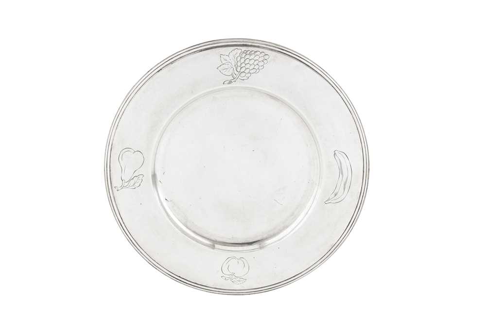 Lot 271 - A mid-20th century German 800 standard silver charger or fruit platter, by Margraf and Co