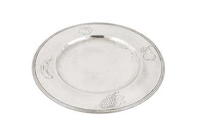 Lot 271 - A mid-20th century German 800 standard silver charger or fruit platter, by Margraf and Co