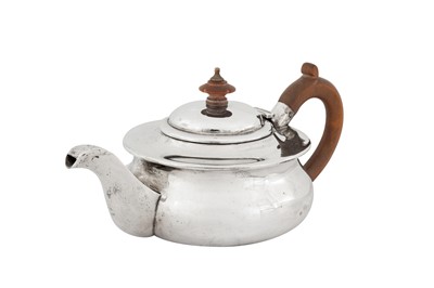 Lot 373 - An Edwardian sterling silver bachelor teapot, London 1908 by Holland, Aldwinckle & Slater