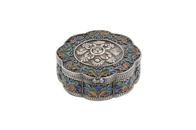 Lot 371 - A CLOISONNÉ ENAMELLED SILVER SNUFFBOX WITH ANGELS