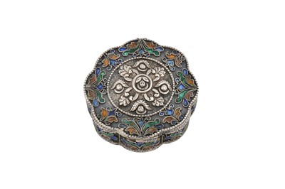 Lot 371 - A CLOISONNÉ ENAMELLED SILVER SNUFFBOX WITH ANGELS