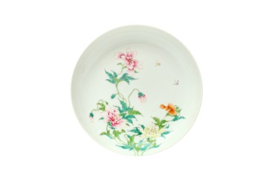 Lot 907 - A CHINESE FAMILLE-ROSE 'PEONIES' DISH