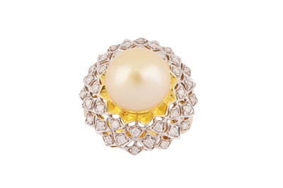 Lot 86 - A SOUTH SEA CULTURED PEARL AND DIAMOND RING