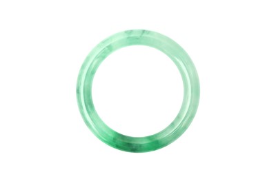 Lot 840 - A CHINESE JADE BANGLE