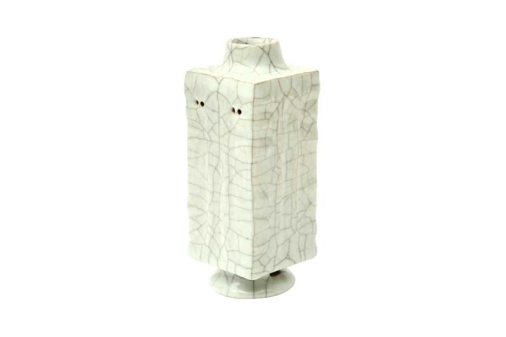 Lot 99 - A CHINESE GUAN-TYPE VASE, CONG