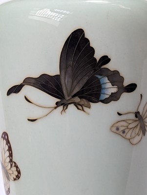 Lot 305 - A JAPANESE CLOISONNÉ ENAMEL 'BUTTERFLY' VASE BY ANDO JUBEI (1876 – 1953)