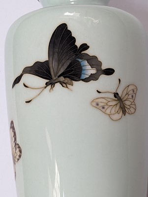 Lot 305 - A JAPANESE CLOISONNÉ ENAMEL 'BUTTERFLY' VASE BY ANDO JUBEI (1876 – 1953)