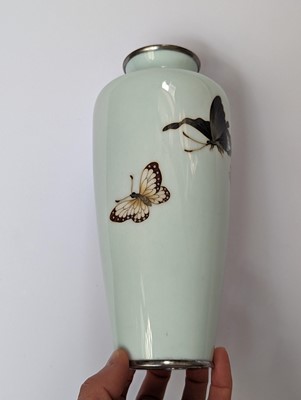 Lot 305 - A JAPANESE CLOISONNÉ ENAMEL 'BUTTERFLY' VASE BY ANDO JUBEI (1876 – 1953)