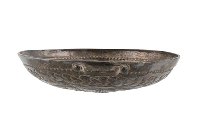 Lot 100 - A CHASED SILVER CUP WITH GRAPEVINES