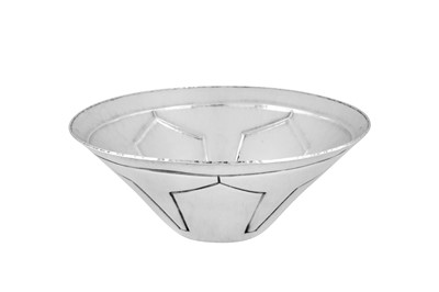 Lot 344 - An Elizabeth II contemporary sterling silver bowls, Sheffield 1996 by Charles Francis Hall