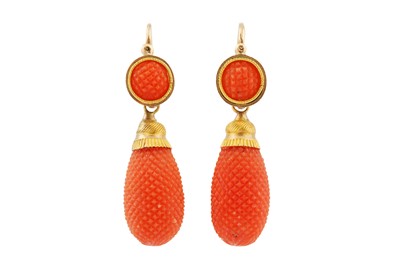 Lot 126 - λ A PAIR OF CORAL PENDENT EARRINGS