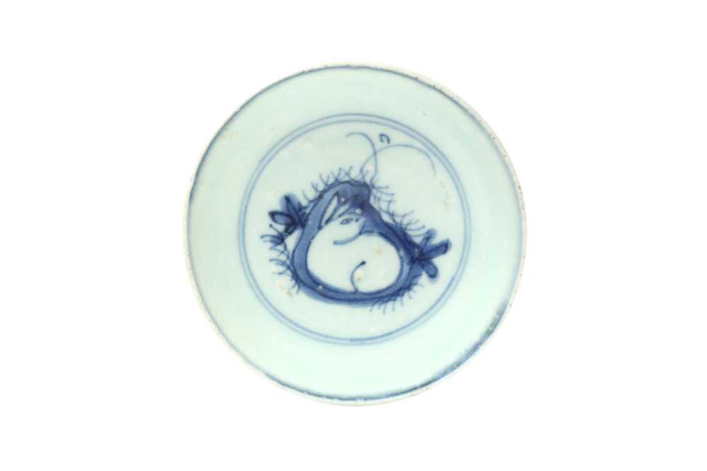 Lot 166 - A CHINESE BLUE AND WHITE BOWL AND A SMALL DISH