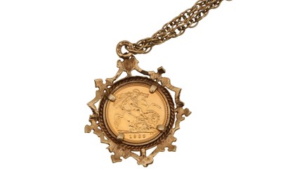 Lot 1060 - A HALF SOVEREIGN IN 9CT GOLD MOUNT AND CHAIN
