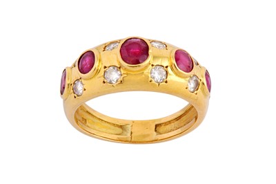 Lot 208 - A RUBY AND DIAMOND RING