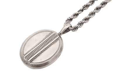 Lot 1031 - A SILVER LOCKET