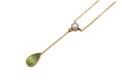 Lot 1027 - A PERIDOT AND PEARL PENDANT NECKLACE