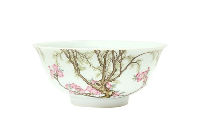 Lot 895 - A CHINESE FAMILLE-ROSE 'SWALLOWS' BOWL