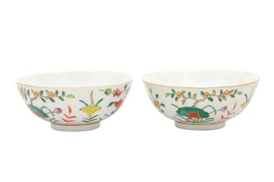 Lot 1387 - A PAIR OF CHINESE FAMILLE-ROSE 'BLOSSOMS' BOWLS, 20TH CENTURY