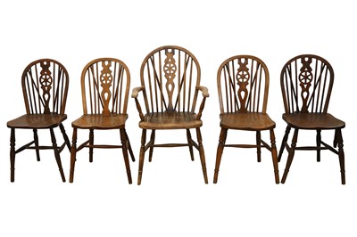 Lot 284 - A WINDSOR CHAIR
