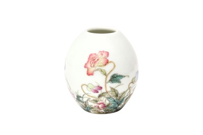 Lot 635 - A CHINESE FAMILLE-ROSE 'LOTUS' WATER POT