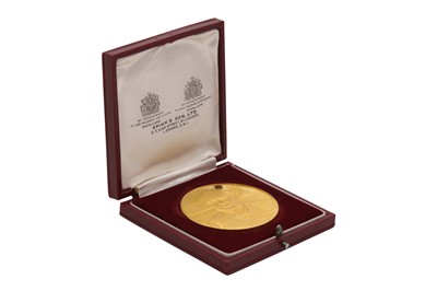 Lot 1055 - A COMMEMORATIVE WINSTON CHURCHILL MEDALLION