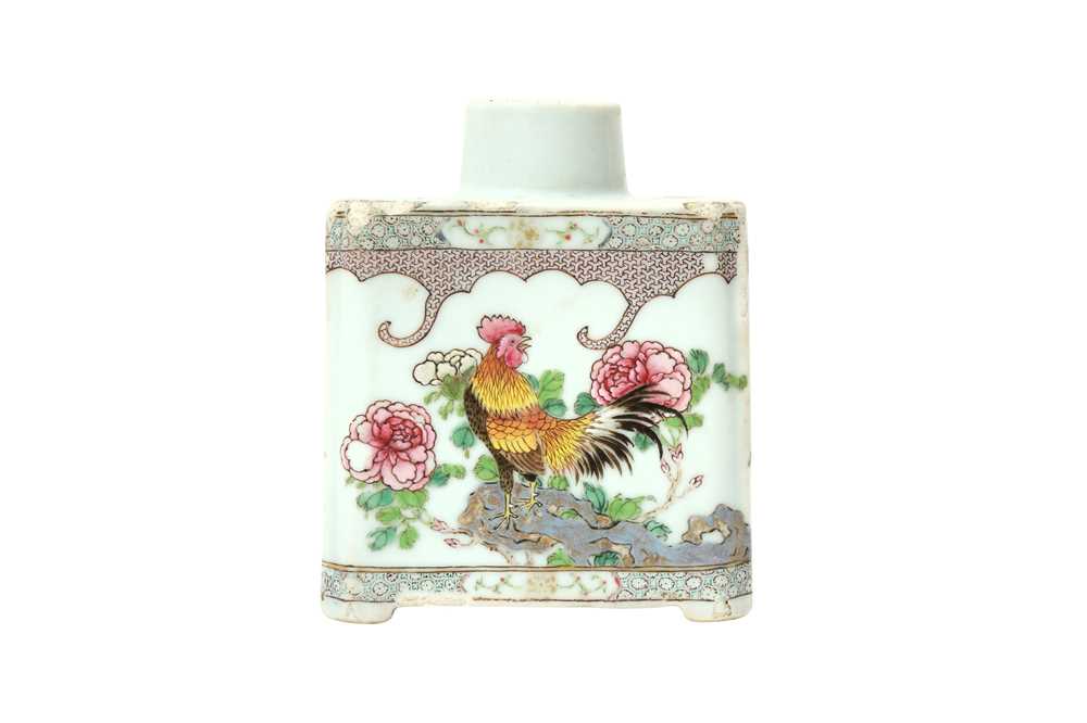 Lot 225 - A CHINESE FAMILLE-ROSE 'COCKEREL AND PEONY' TEA CADDY