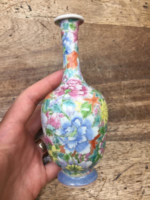 Lot 636 - A SMALL CHINESE FAMILLE-ROSE 'MILLEFLEURS' VASE