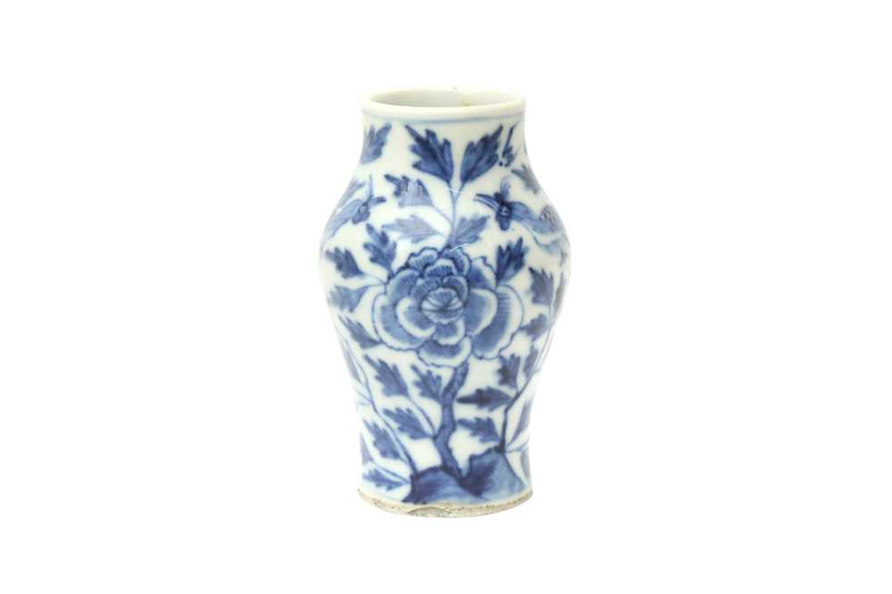 Lot 600 - A SMALL CHINESE BLUE AND WHITE 'BIRDS AND PEONIES' VASE
