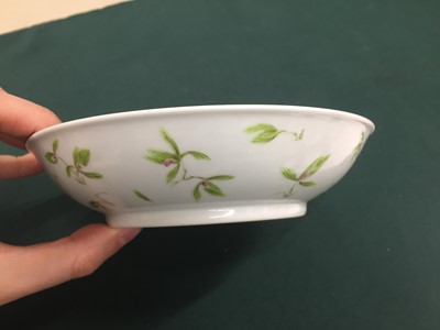 Lot 623 - A CHINESE FAMILLE-ROSE 'WILD ORCHIDS' DISH